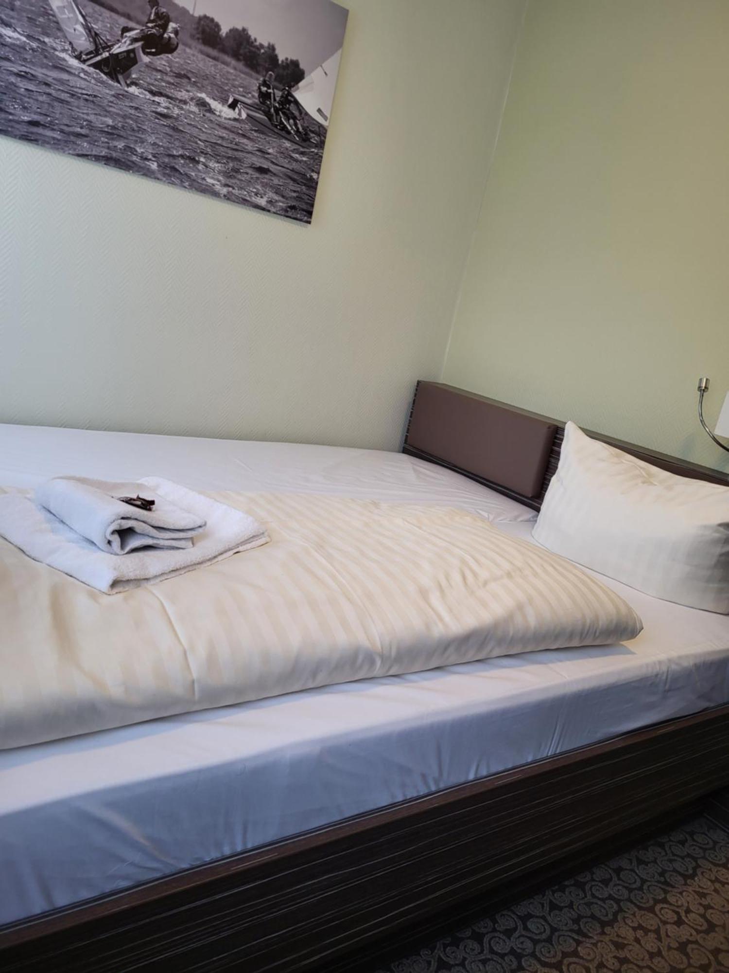 Bootshaus Hotel Bedekaspel Buitenkant foto